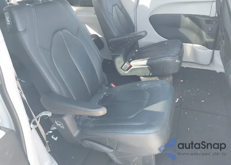 2018 Chrysler Pacifica Touring-L Plus z USA, uszkodzony, nr VIN 2C4RC1EG9JR156751